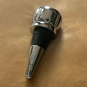 Infiniti Heavy Weight Silver Crown Shaped Decorative Wine Bottle Stopper by Leed